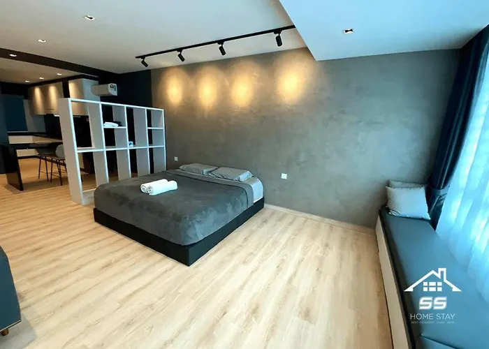Austin Studio Queen Bed