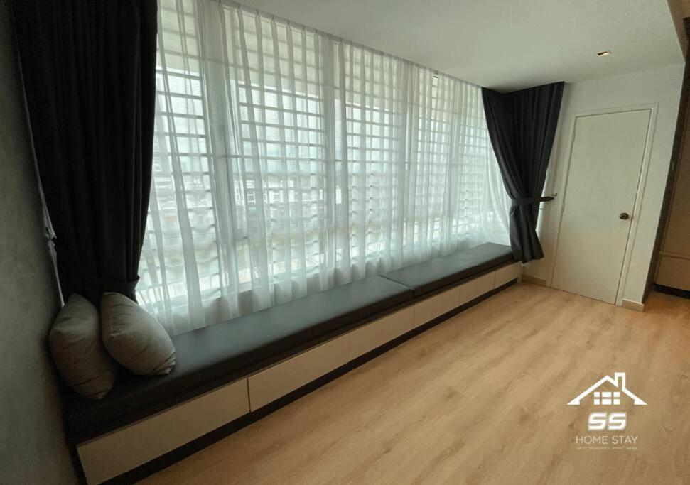 Austin Queen Bed Apartment Johor Bahru