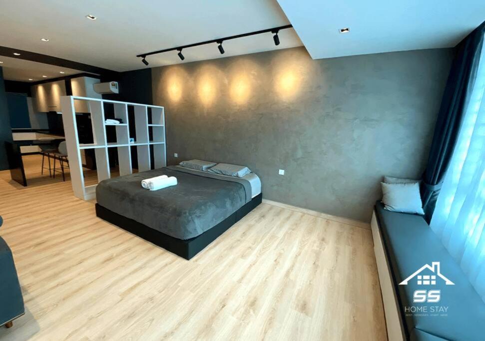Austin Queen Bed Johor Bahru